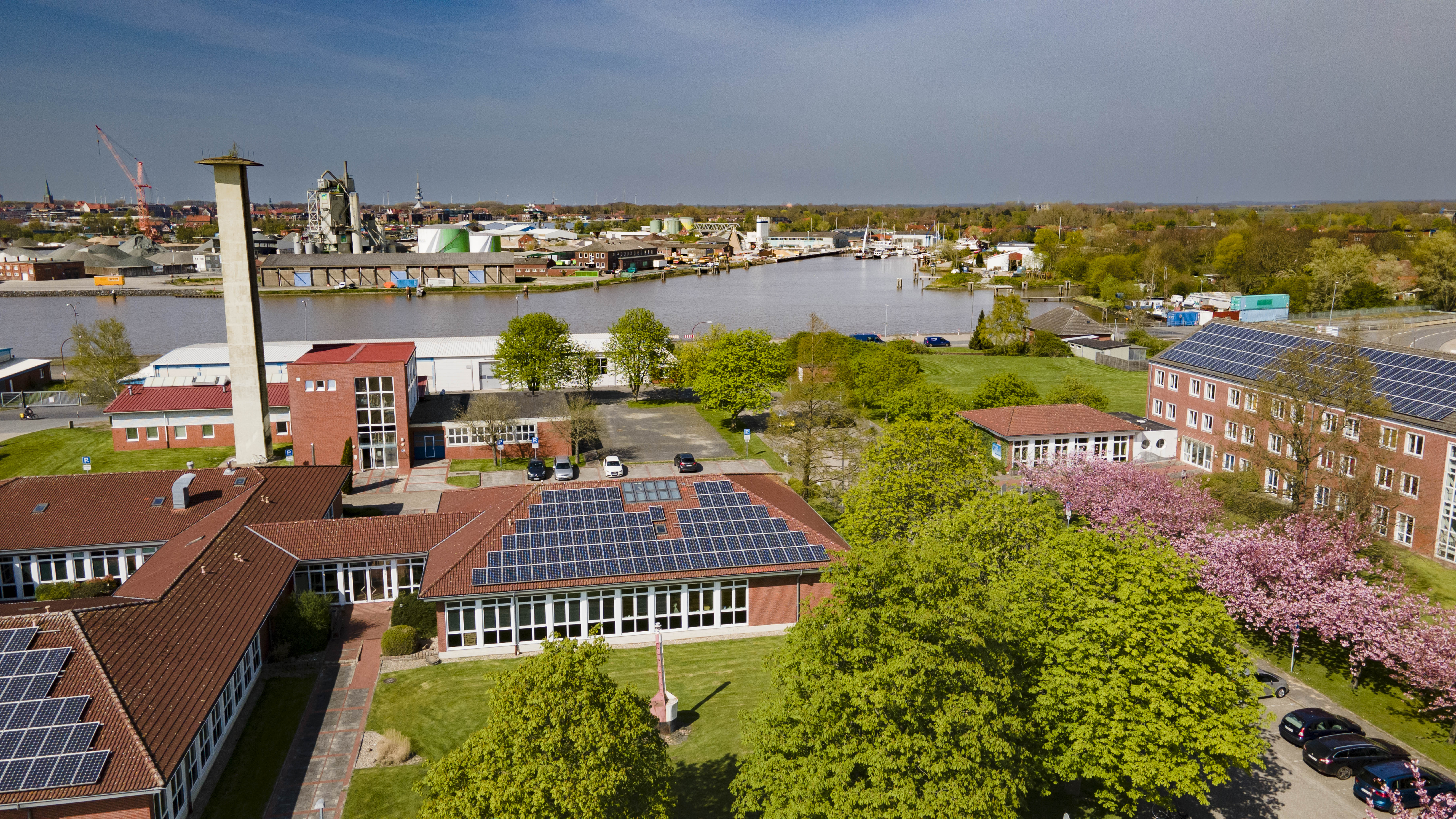 Luftaufnahme auf den Binnenhafen von Emden